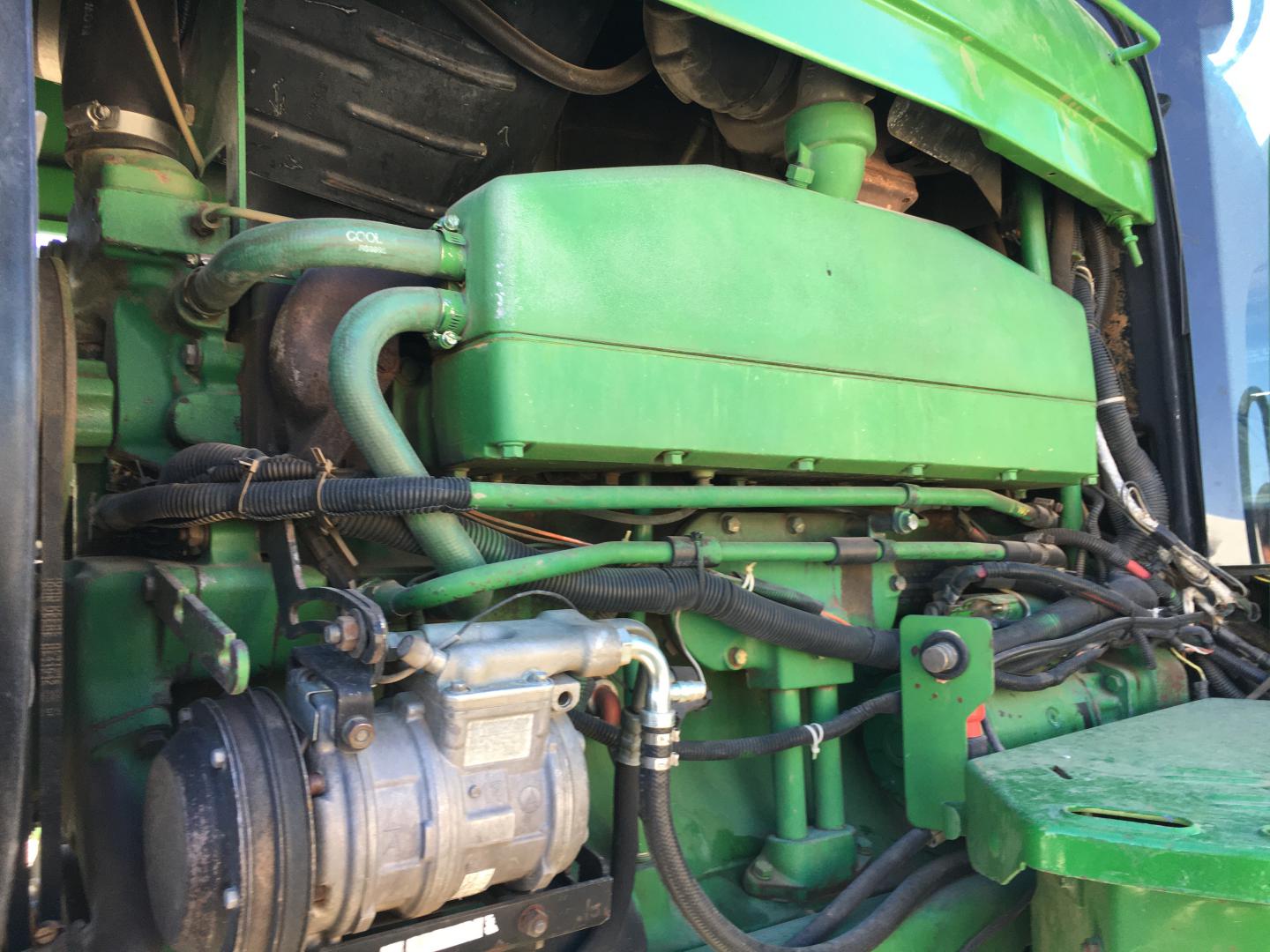 ./imagenes/INVOICE/2019/16909/TRACTOR AGRICOLA JOHN DEERE 4760 (27).JPG